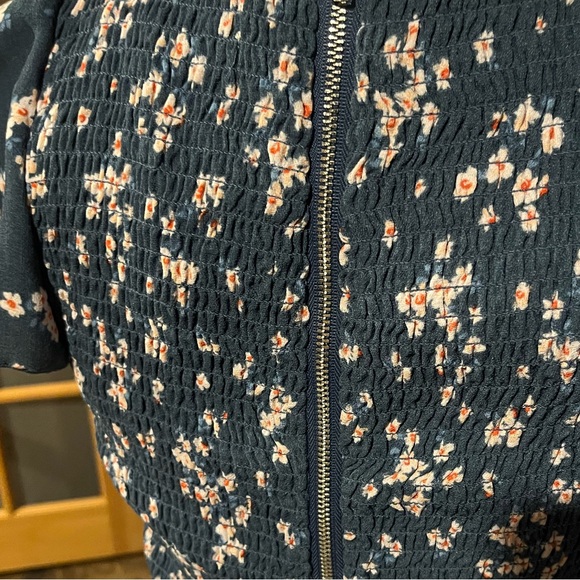 Ali & Jay blue floral open back dress, size medium - Picture 7 of 11